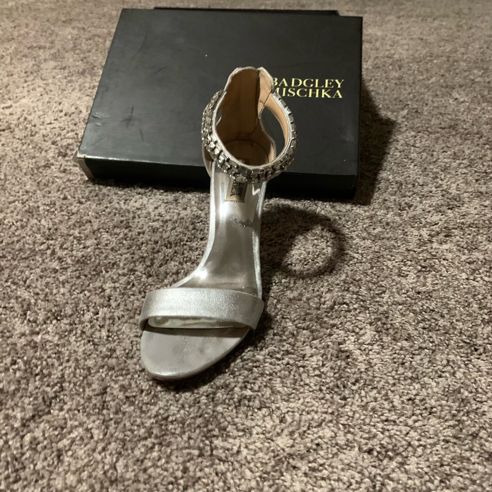 Badgley Mischka shoes size 8